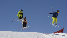 Bild einer Gruppe beim Skicross