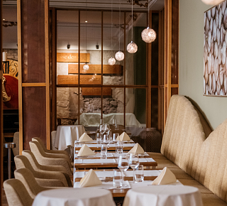 Innenansicht des Restaurants Oh de Vie am Abend