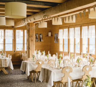 Ansicht einer Hochzeitstafel auf dem Bühlberg