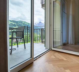 Bild des Zugangs zum Balkon im Zimmer