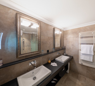 Ansicht des Badezimmers in der Cosy Junior Suite