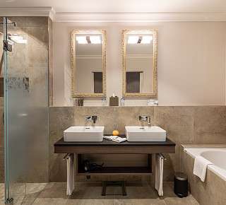 Ansicht des Badezimmers in der Premium Corner Suite
