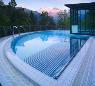 Bild des Schwefel-Aussenpools am Morgen