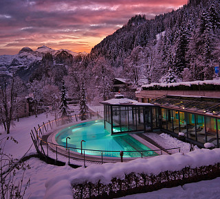 Bild des Schwefel-Aussenpools im Winter